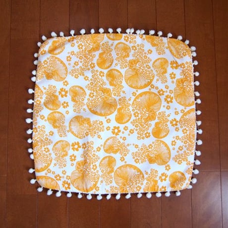 ＜在庫処分＞ぽんぽん付きのクッションカバー