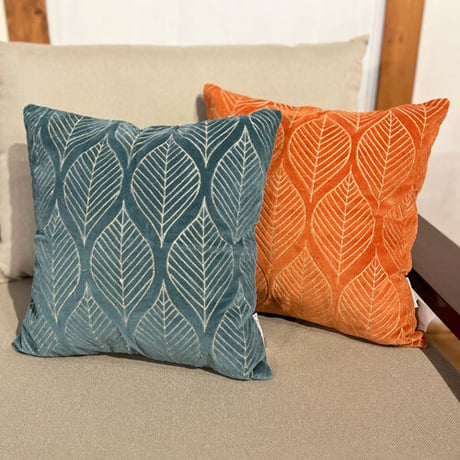 ゴールドリーフ刺繍のクッションカバー　40×40(cm)