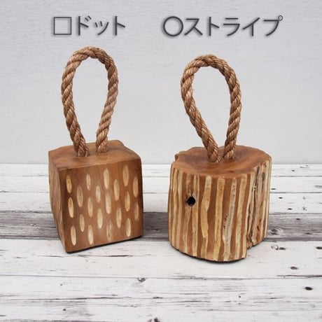無垢材の素朴なドアストッパー