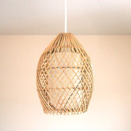 ラタンのオーバルランプ