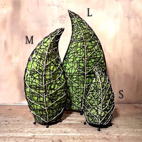 ラタンリーフランプ