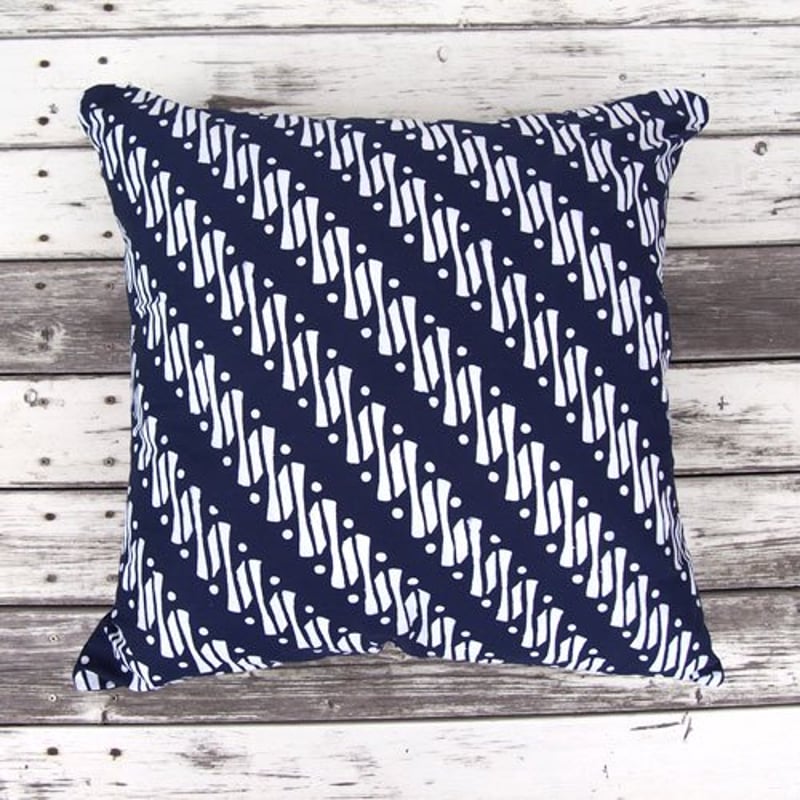 SWEETバティックのクッションカバー ネイビー | インテリアショップPasar