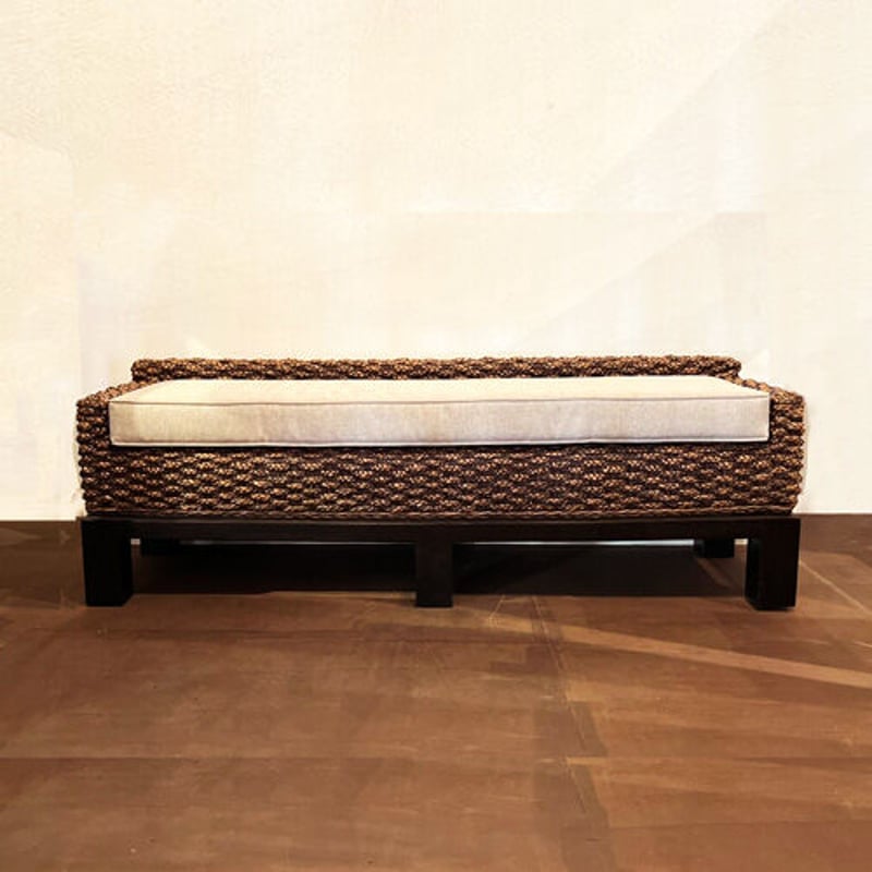 天然素材ウォーターヒヤシンスと布地のシンプルなベンチ 天然素材ウォーターヒヤシンスと布地のシンプルなベンチ