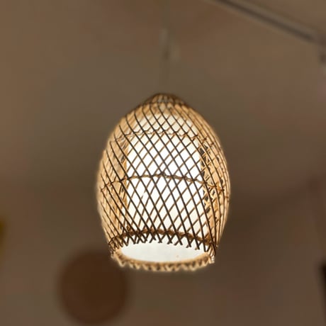 ラタンのオーバルランプ