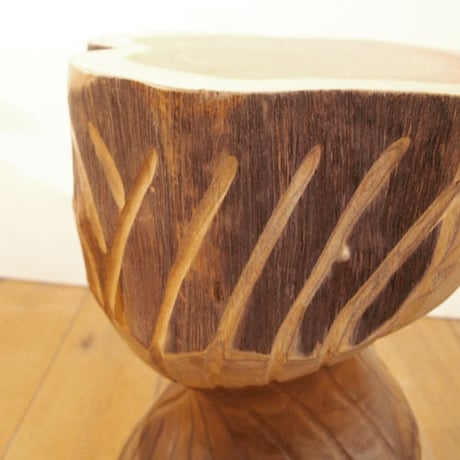 Wavy Stool チーク無垢材そのままが可愛い