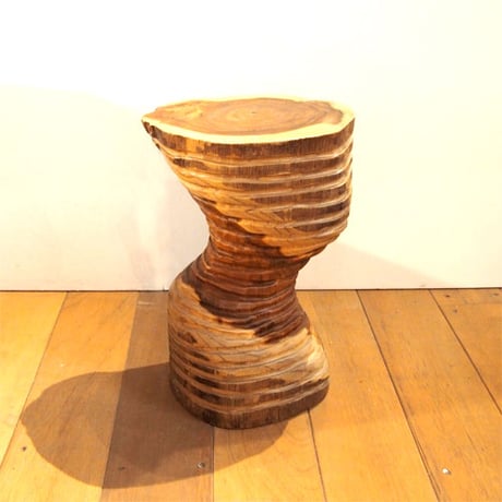 Wavy Stool チーク無垢材そのままが可愛い