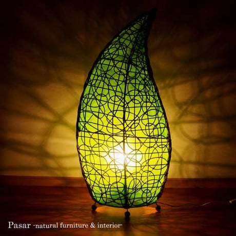 ラタンリーフランプ