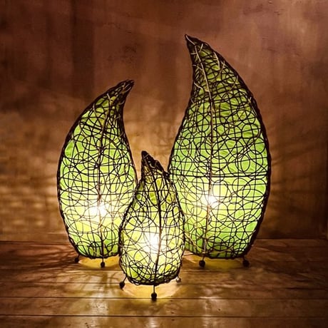 ラタンリーフランプ