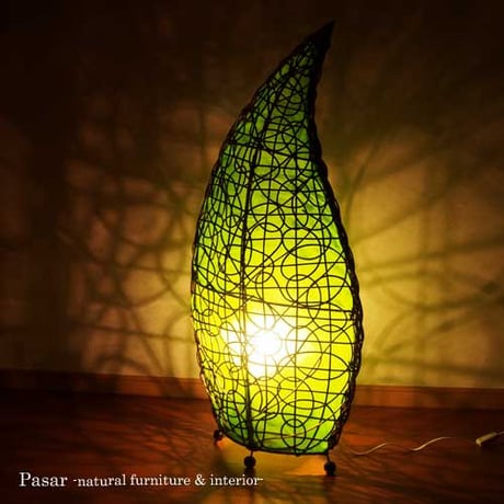 ラタンリーフランプ