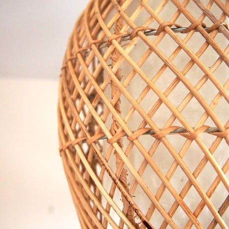 ラタンのオーバルランプ