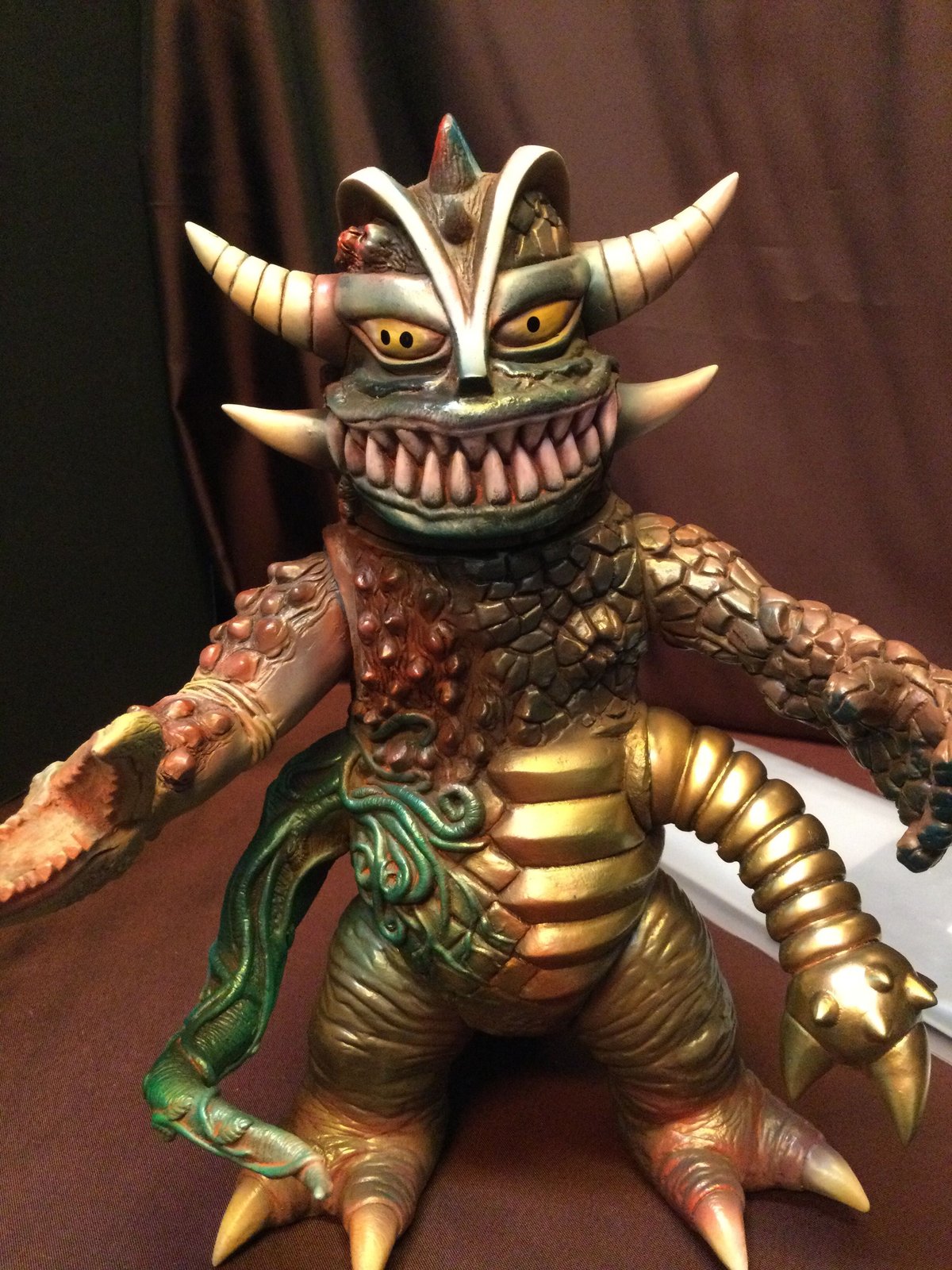 KAIJU KANDA ( E ) 蛍光塗装 H3 STUDIO×シカルナ工房 シカルナ工房/KAIJU・ Gotanda B | スタチューギャラリーオクト
