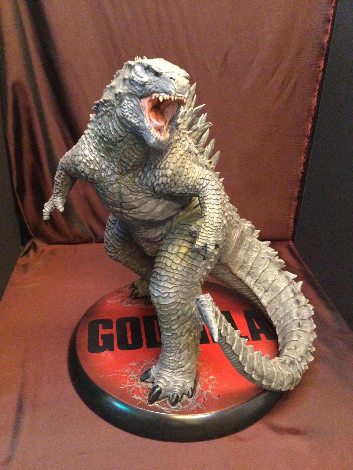 ハリウッド版GODZILLA2014年版フィギュア 全高30センチ、迫力の咆哮 ハリウッド版ゴジラのフィギュア予約