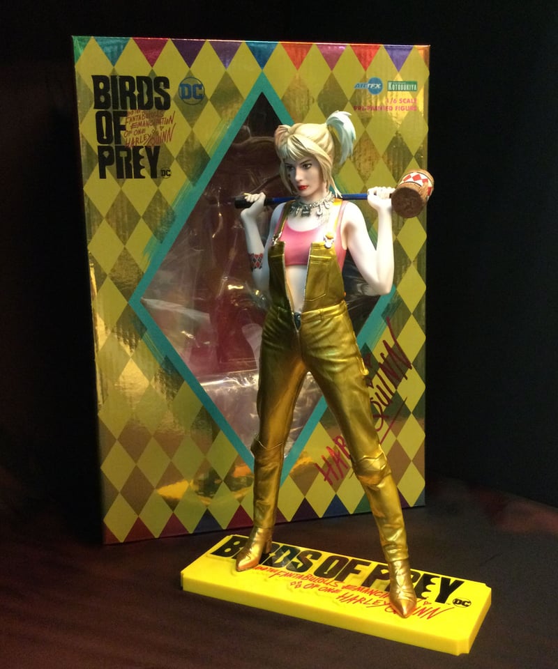 ホットトイズ　BIRDS OF PREY ハーレイ・クイン フィギュア Amazon.com: Hot Toys 1:6 Harley Quinn Figure - Birds of Prey