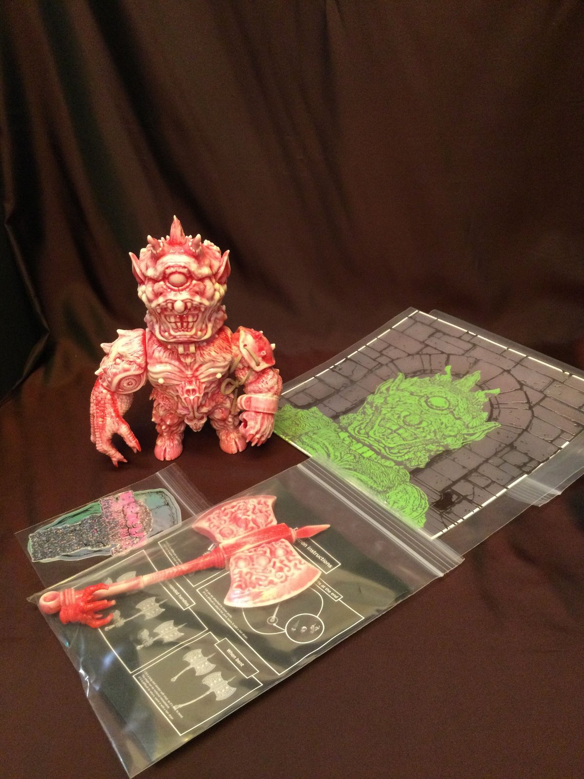 もうこやま・サイクロプス(赤マーブル) | スタチューギャラリー もうこやま・サイクロプス(赤マーブル) | スタチューギャラリー