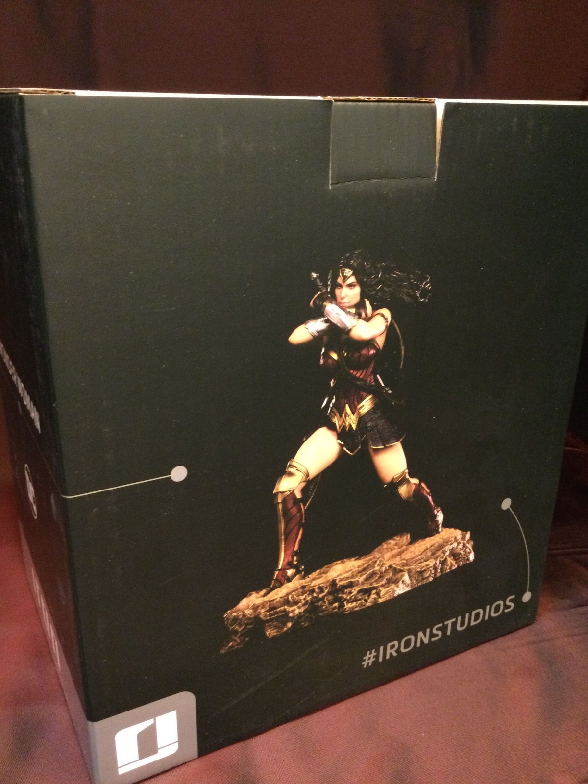 IRON/ワンダーウーマン 1/10 ザックスナイダーカット | スタチュー