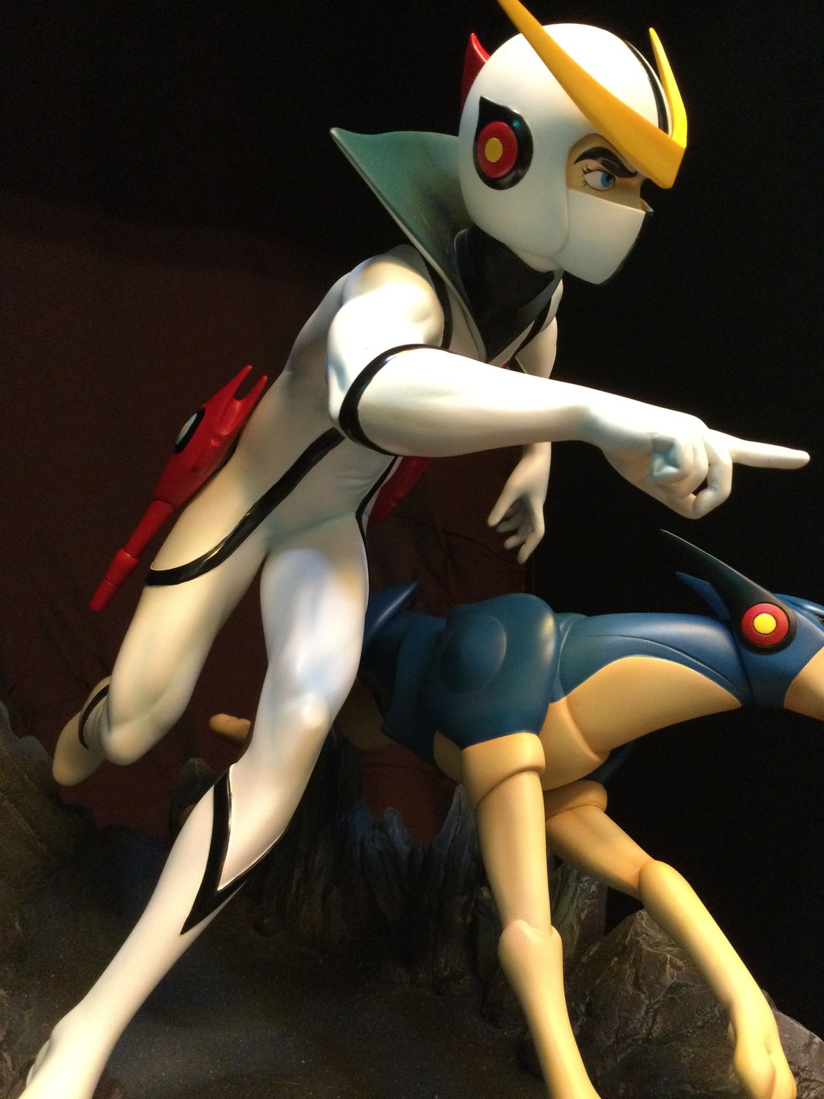 新造人間・キャシャーン&フレンダー スタチュー/レジェンド 新造人間・キャシャーン&フレンダー スタチュー/レジェンド