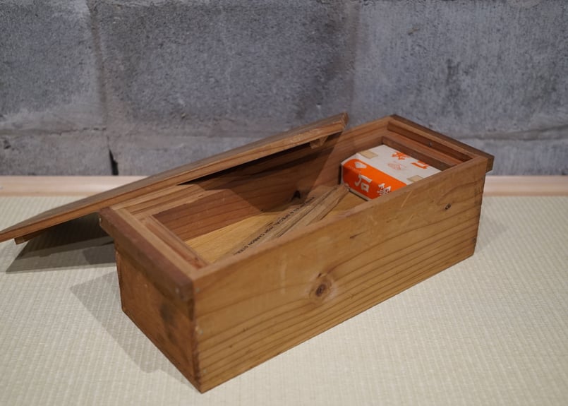 大工道具箱　木箱 無垢材の大工道具箱｜杉と桧で作るやりくり蓋付き木箱 フリー