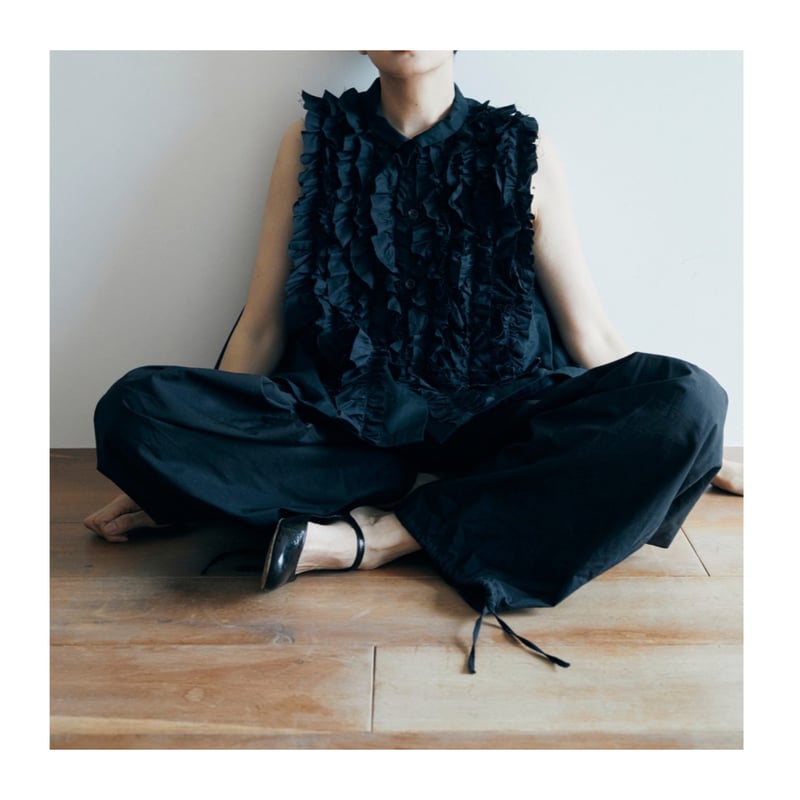 RIFFLE BLOUSE VEST / black | fofofofa