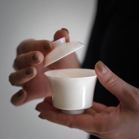 徳化白磁豆蓋碗　Dehua White Porcelain Mini Gaiwan