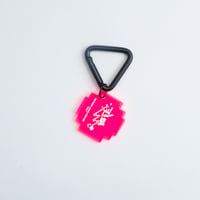 C44／アクリルチャーム（蛍光ピンク）