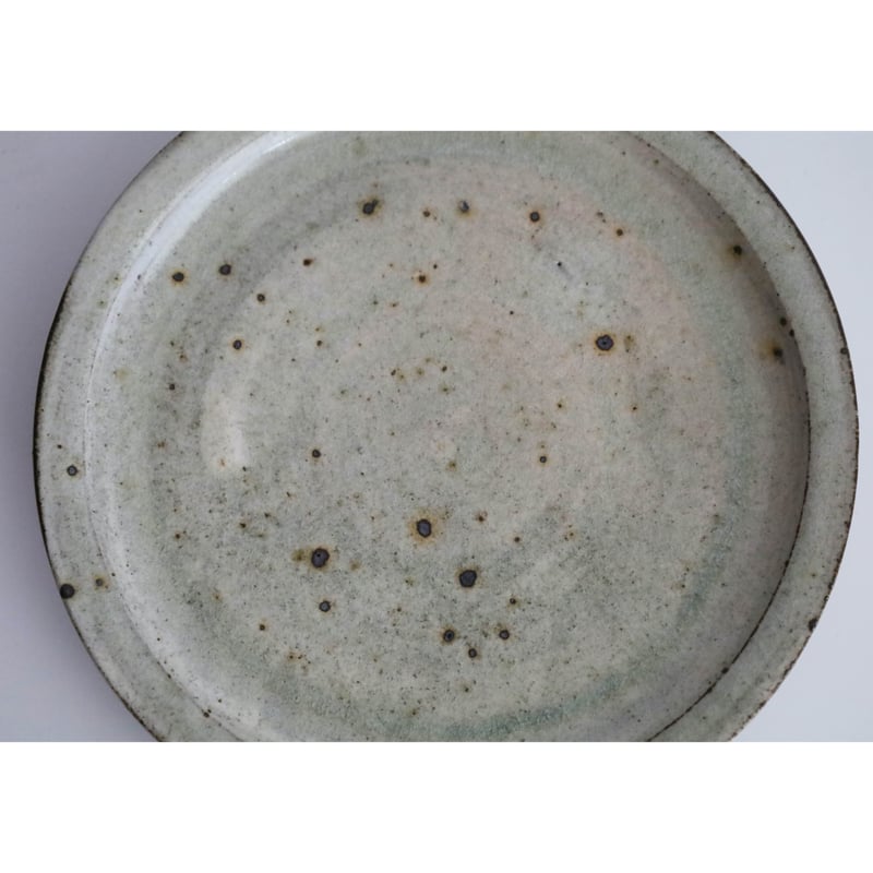 北岡幸士　陶器ピッチャー 北岡 幸士／白化粧 八.五寸皿 a | sumica栖