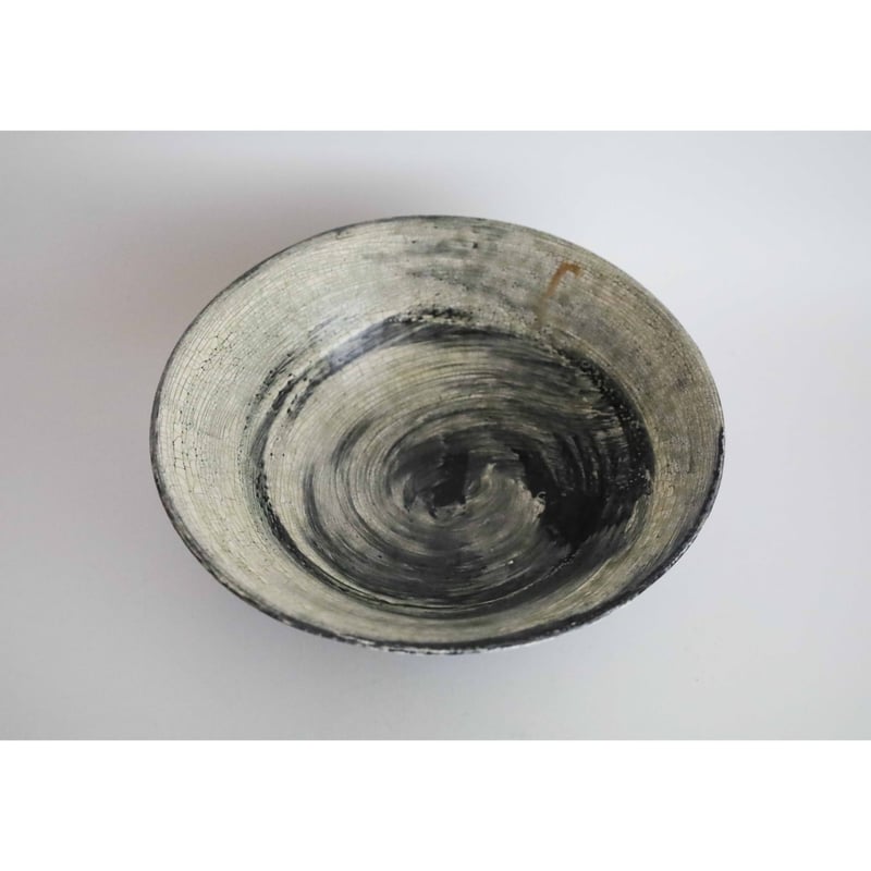 尾形 アツシ／黒地刷毛目洋鉢 a | sumica栖