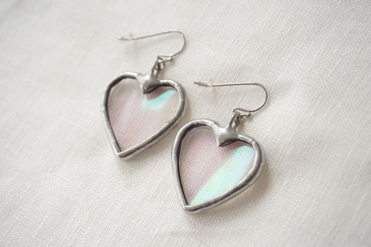 未使用 hazama ピアス ブラック×オーロラ 未使用 hazama ピアス