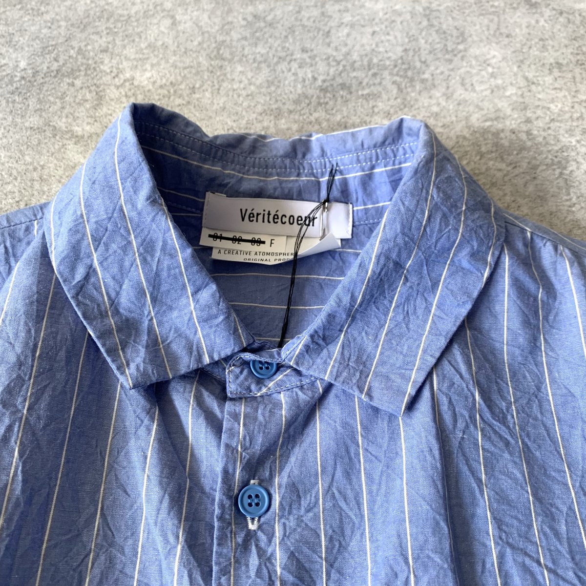 最終値下げVeritecoeur ヴェリテクールVC2419 バックギャザー　白 最終Veritecoeur ヴェリテクールVC2419 バックギャザーシャツ白