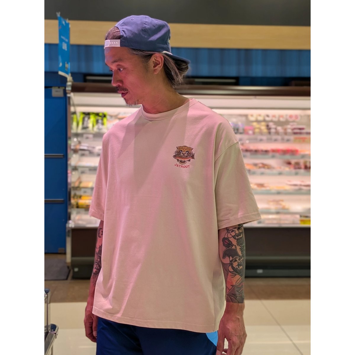 マリアTシャツ（ベージュ) | J＆TROUT