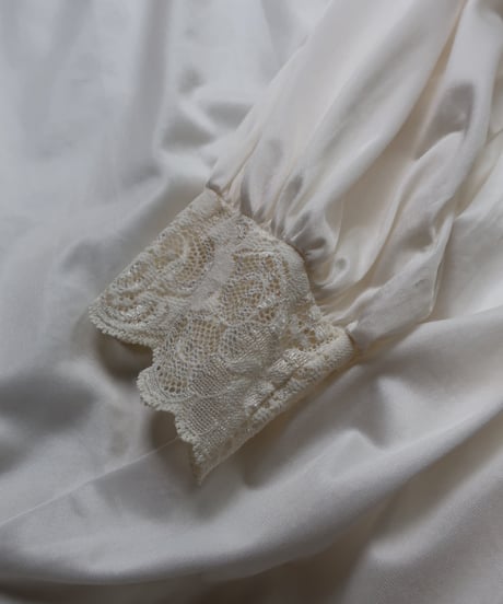 White lace long robe🕊️