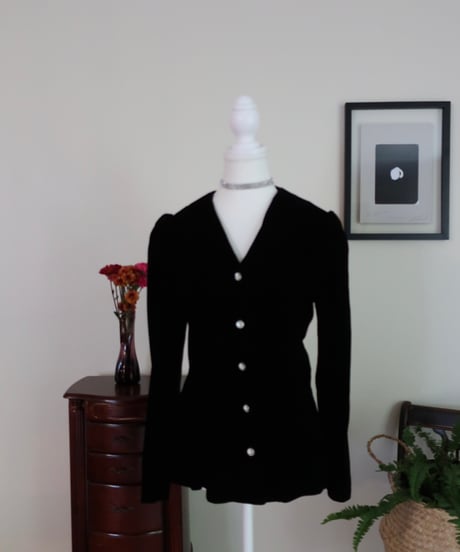 Black velvet peplum jacket 🐦‍⬛