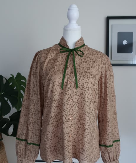 Small flowers ribbon tie shirt❁