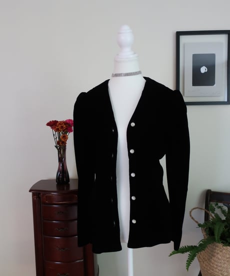 Black velvet peplum jacket 🐦‍⬛