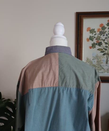 Multi-color block design 90's shirt