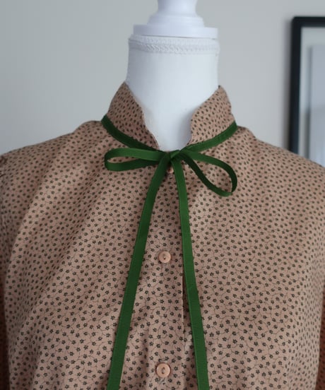 Small flowers ribbon tie shirt❁
