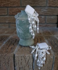 1980’s chandelier acrylic beaded pierced earrings