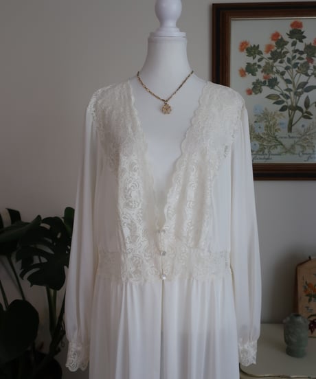 White lace long robe🕊️