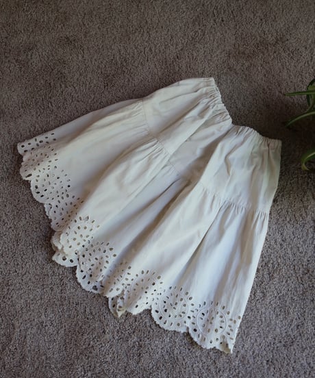 Cotton scalloped lace skirt