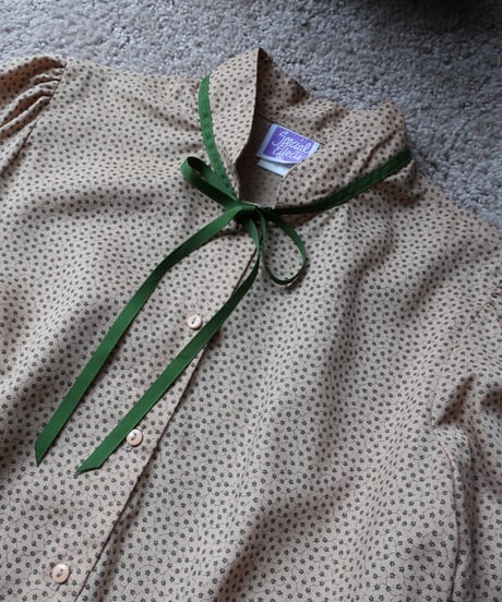 Small flowers ribbon tie shirt❁
