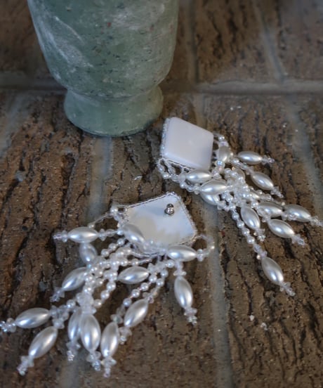 1980’s chandelier acrylic beaded pierced earrings