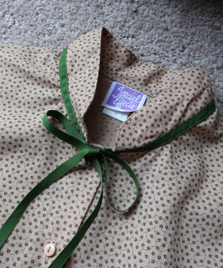 Small flowers ribbon tie shirt❁