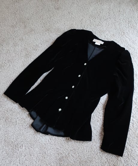 Black velvet peplum jacket 🐦‍⬛