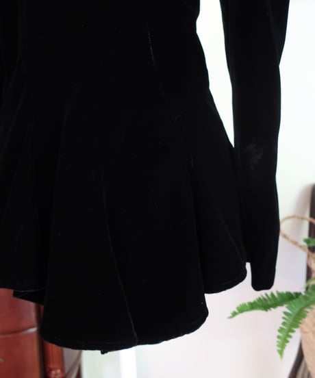 Black velvet peplum jacket 🐦‍⬛