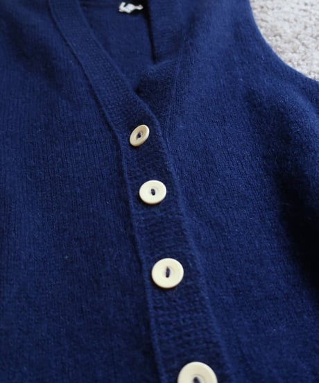 Pure Shetland Wool acrylic buttons sleeveless top🫐