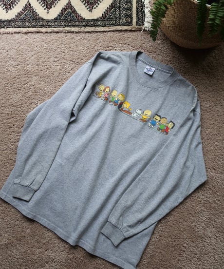 Y2K 2001 PEANUTS long sleeve shirt 🐶