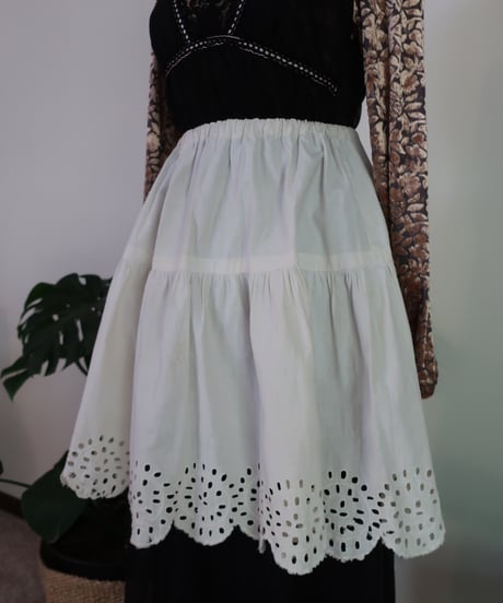 Cotton scalloped lace skirt