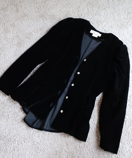 Black velvet peplum jacket 🐦‍⬛