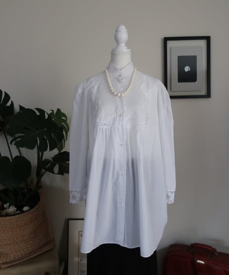 White lace tunic shirt 🕊️