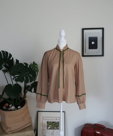 Small flowers ribbon tie shirt❁