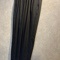 テーパードパンツ